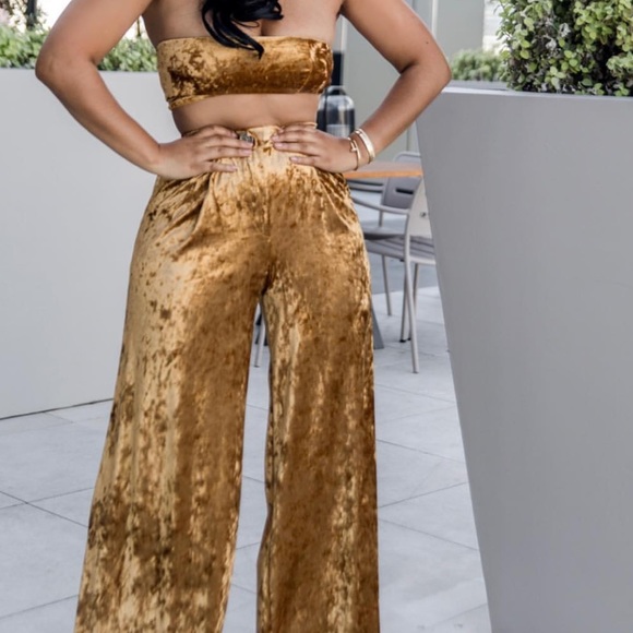 Velvet Set - Picture 1 of 1